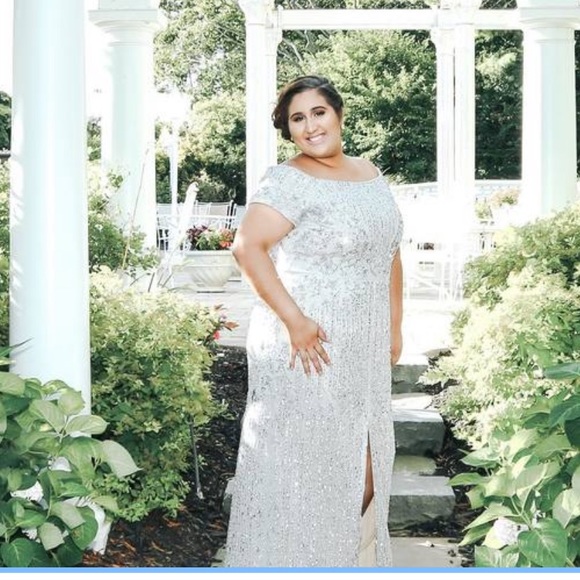 Adrianna Papell off shoulder beaded long gown - Picture 10 of 12